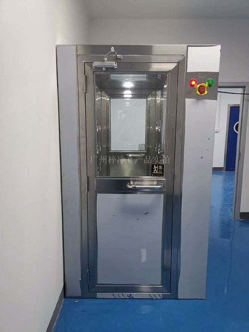 不銹鋼潔凈風(fēng)淋室產(chǎn)品特點(diǎn) 不銹鋼潔凈風(fēng)淋室產(chǎn)品特點(diǎn)