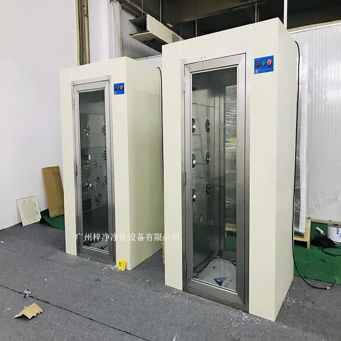 風淋室通道是潔凈室、實驗室中必不可少的潔凈配套設備