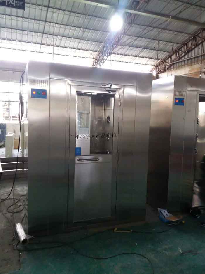 風淋室應配備高效過濾器，確保過濾效率達到行業要求。