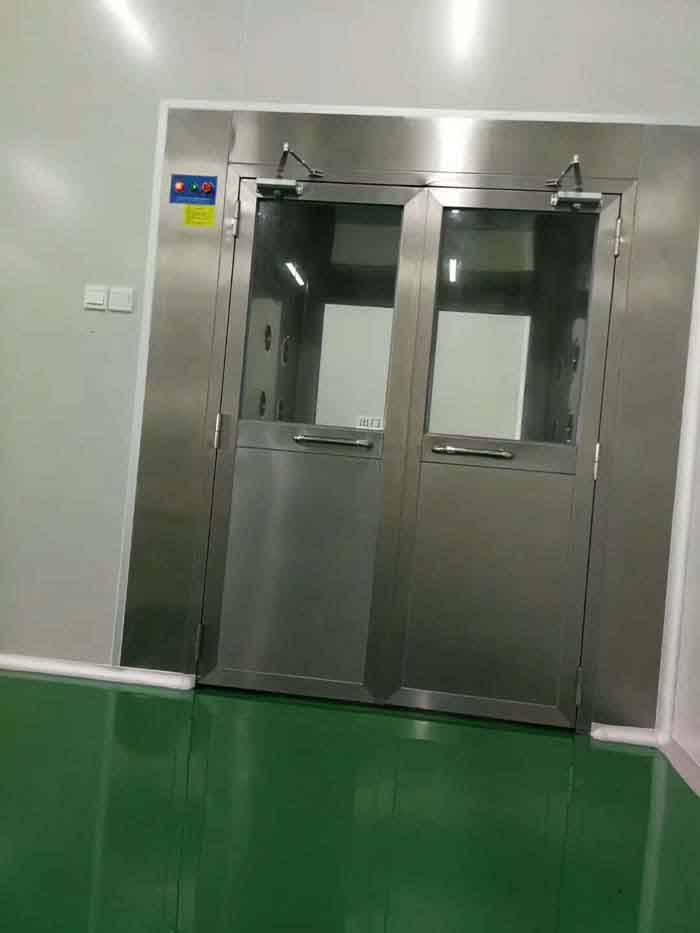 凈化車間風(fēng)淋室安裝現(xiàn)場實(shí)拍圖 凈化車間風(fēng)淋室安裝現(xiàn)場實(shí)拍圖