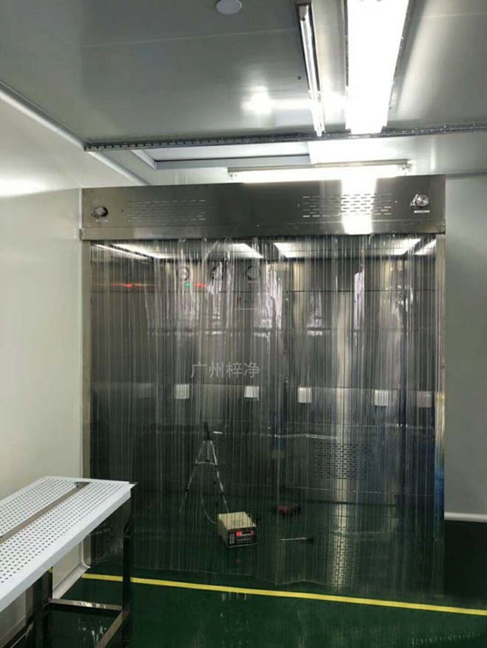 負(fù)壓稱量罩在制藥行業(yè)中，對(duì)藥品成分的精確稱量至關(guān)重要。