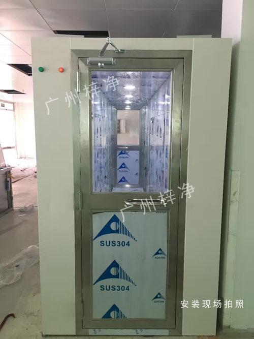 5米風(fēng)淋通道現(xiàn)場安裝實(shí)拍 5米風(fēng)淋通道現(xiàn)場安裝實(shí)拍